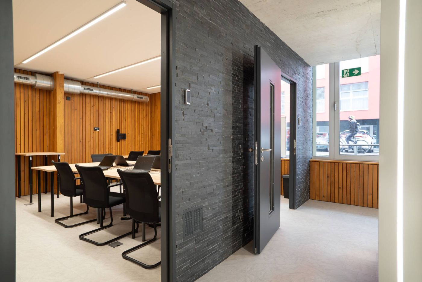 À louer de suite ou à convenir : Lumineuse arcade de 156 m² sur plusieurs niveaux