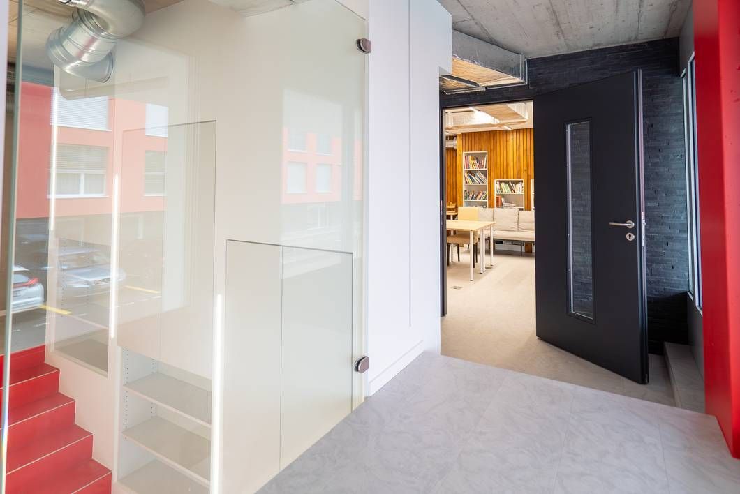 À louer de suite ou à convenir : Lumineuse arcade de 156 m² sur plusieurs niveaux