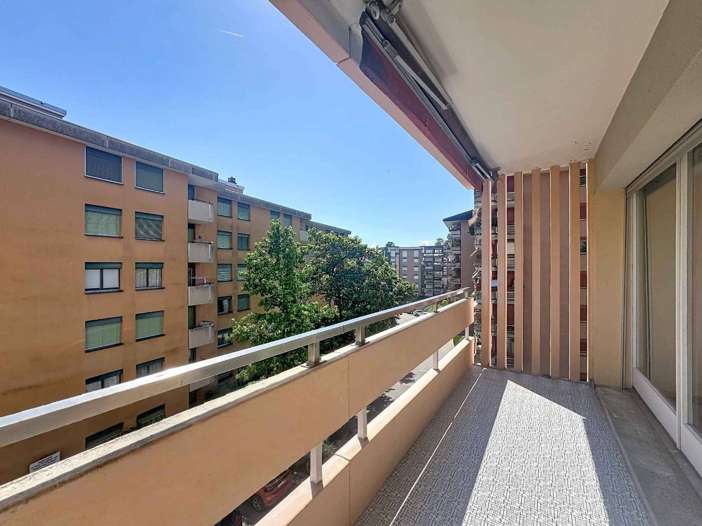 4.5 p de 91 m2 à rénover – 2 balcons  + 1 Garage box