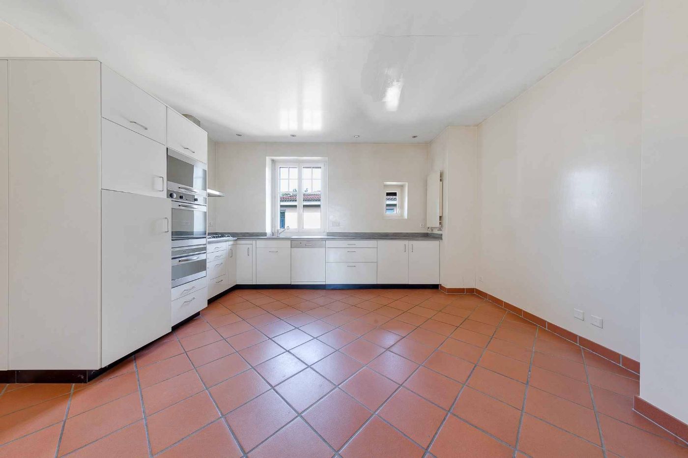Appartement d&rsquo;exception au dernier étage avec 2 balcons, à deux pas d&rsquo;Ouchy