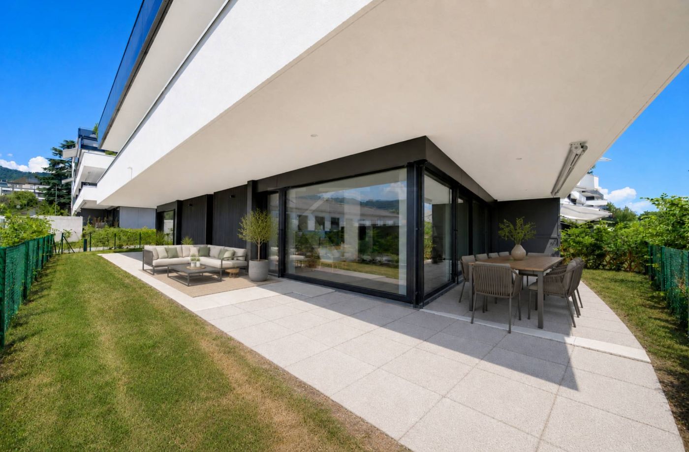 Appartement de 5,5 pièces neuf avec magnifiques finitions en rez de jardin !