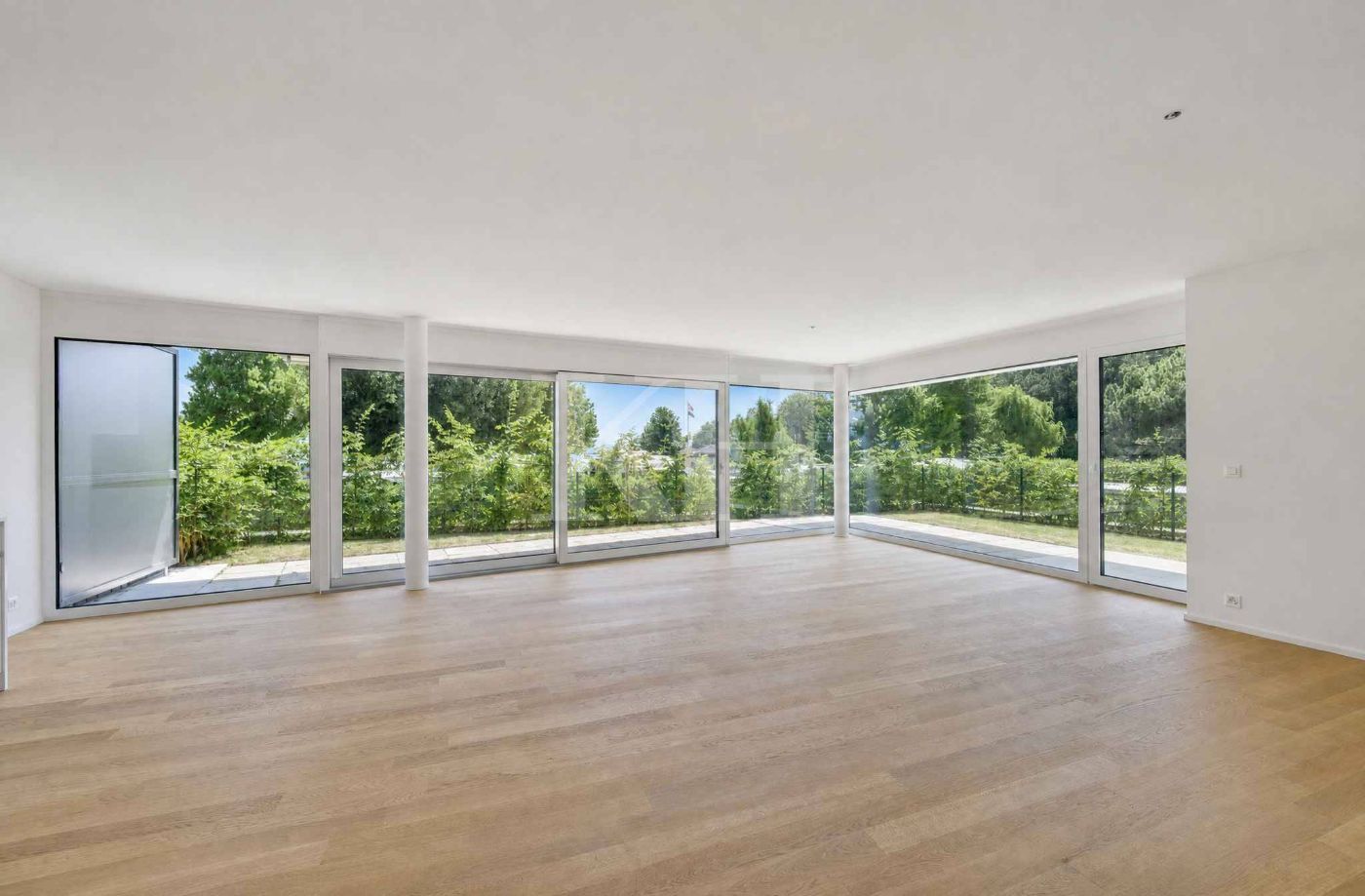 Appartement de 5,5 pièces neuf avec magnifiques finitions en rez de jardin !