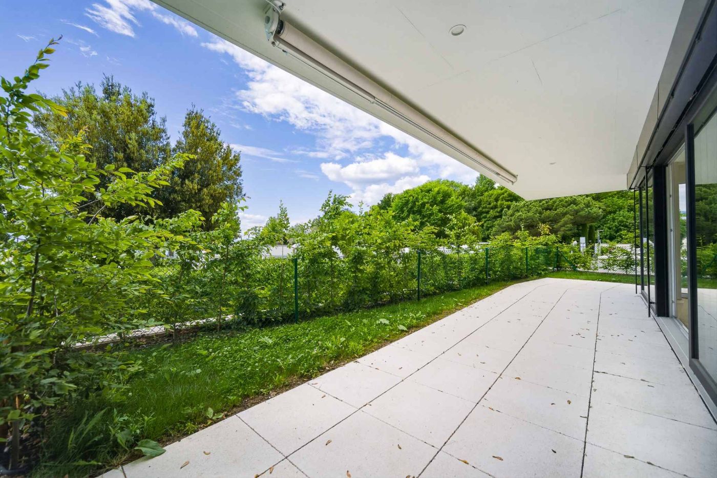 Appartement neuf de standing – 5.5 pièces en angle avec terrasse et jardin privatif