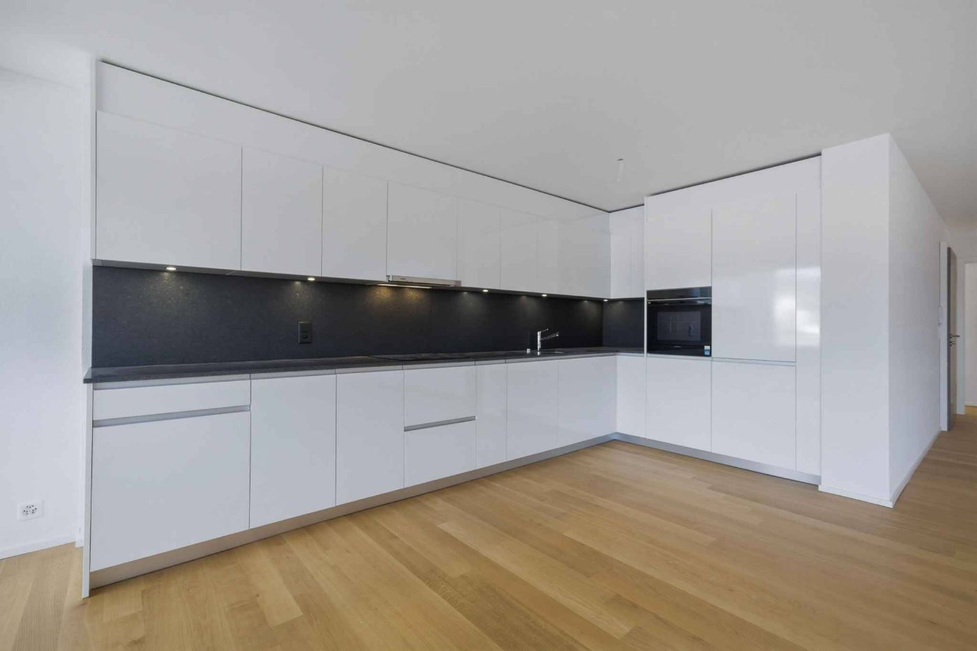 Appartement neuf traversant de 4.5 pièces avec deux balcons