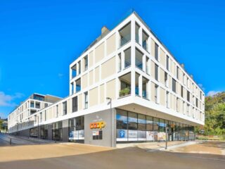 arcades-commerciales-sises-au-centre-de-rolle-1