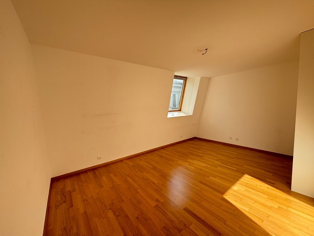 Bel appartement de 4,5 pièces en attique au centre de Lausanne