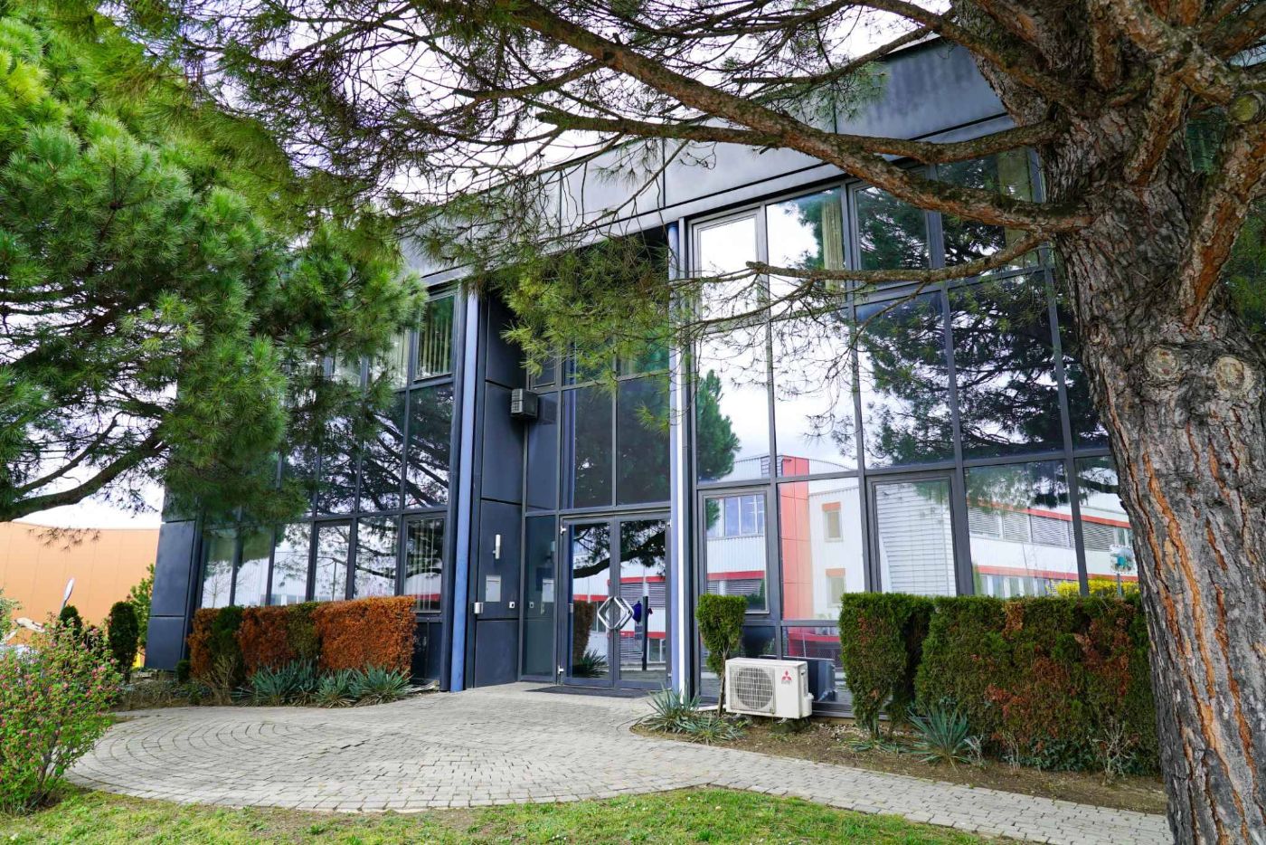 Cellules de bureaux de 28 m2 et 35 m2 rénovées et climatisées
