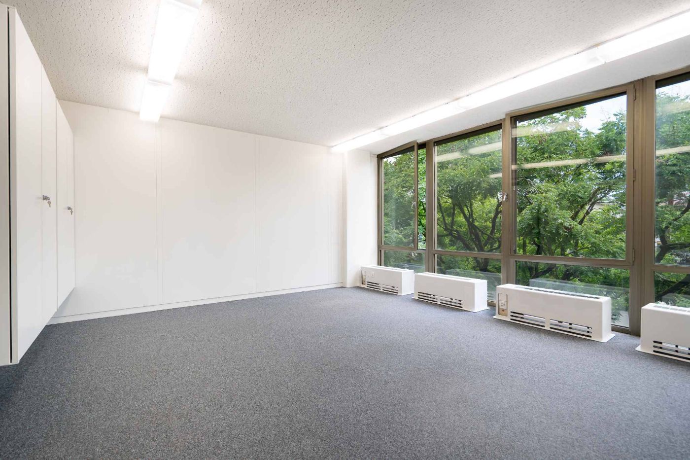 Des bureaux adaptés à votre croissance avec cafétéria et salle de réunion
