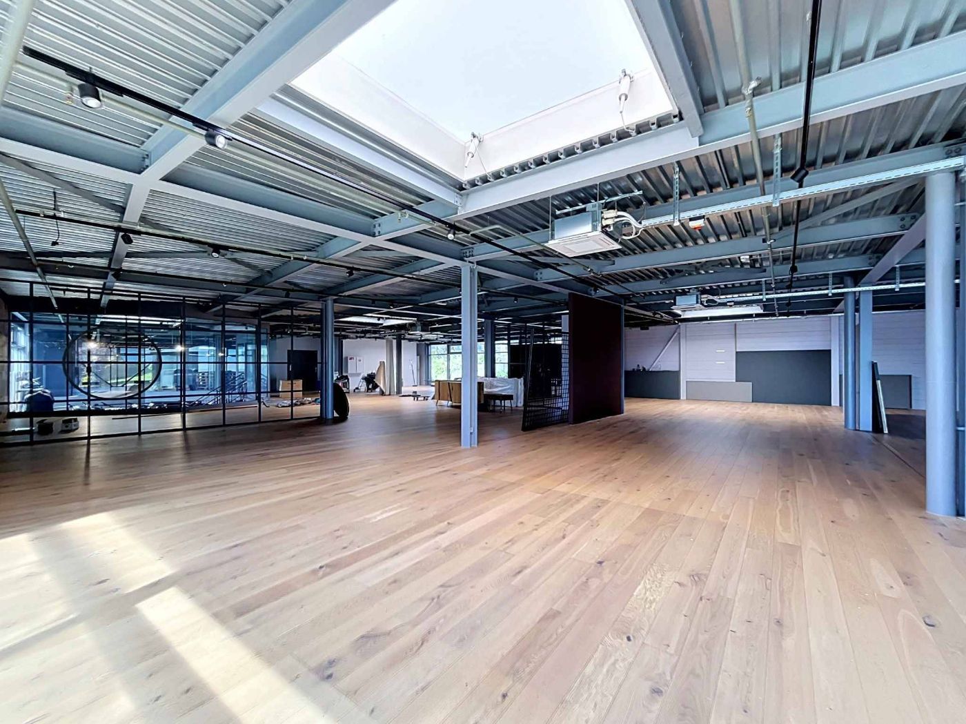 Environ 765m2 pour créer votre futur buisness – Industrielle 11