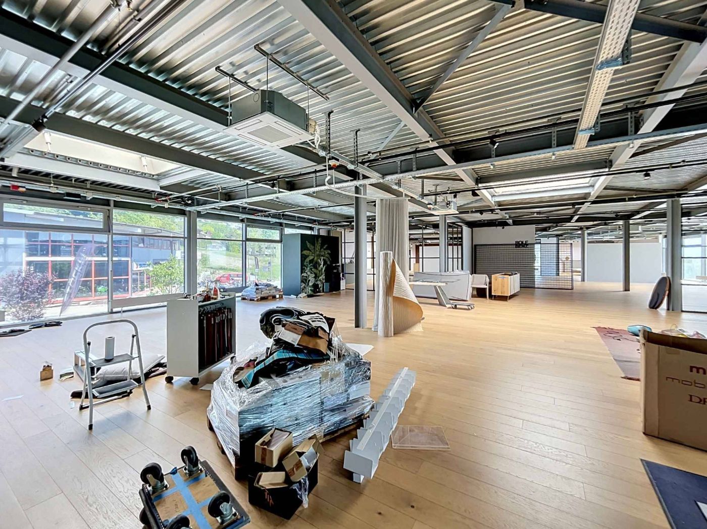 Environ 765m2 pour créer votre futur buisness – Industrielle 11