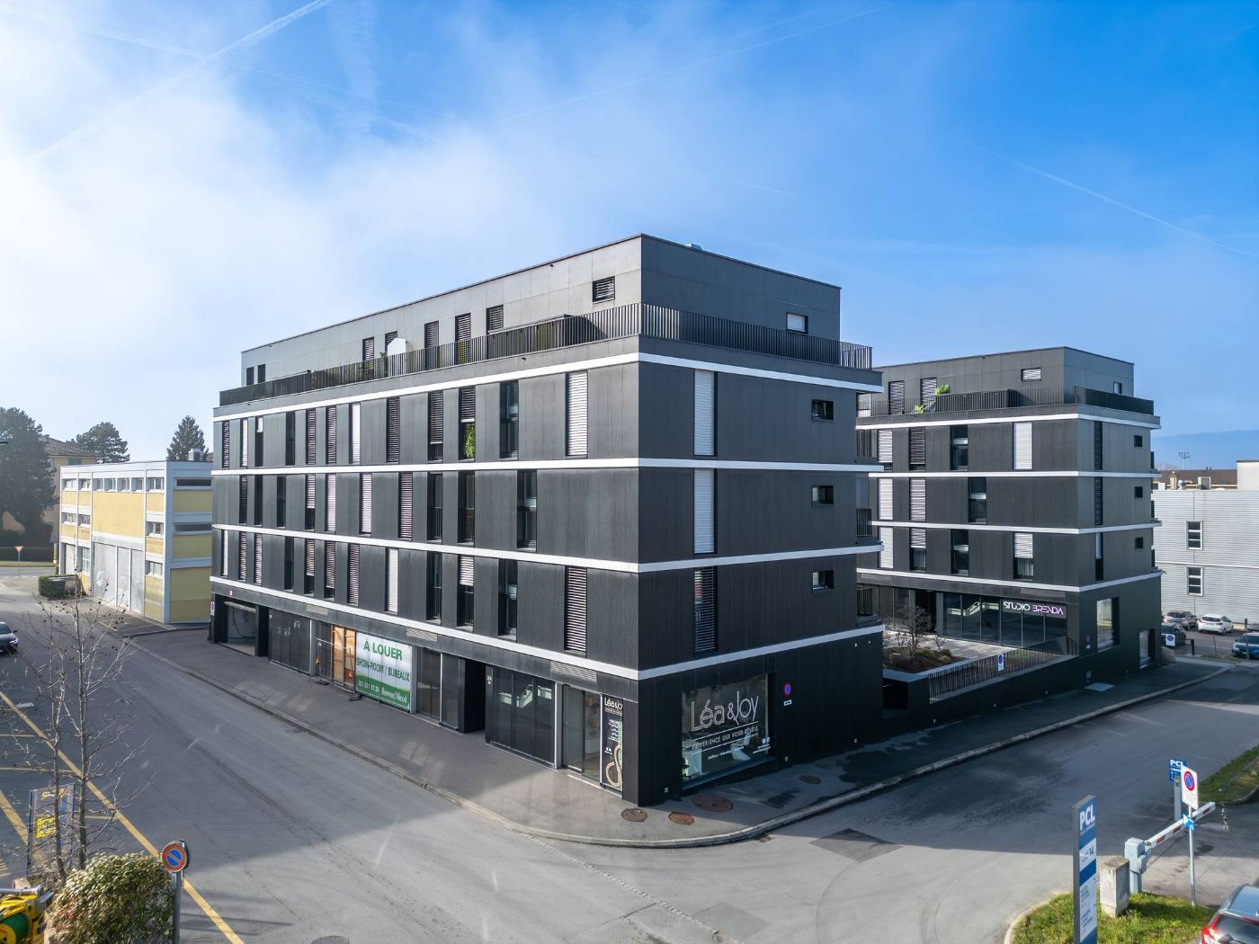 UNIQUE! Attique de 5.5 pièces de 146m2 bénéficiant d&rsquo;un rooftop terrasse de plus de 200m2 avec vue panoramique sur le lac et les Alpes