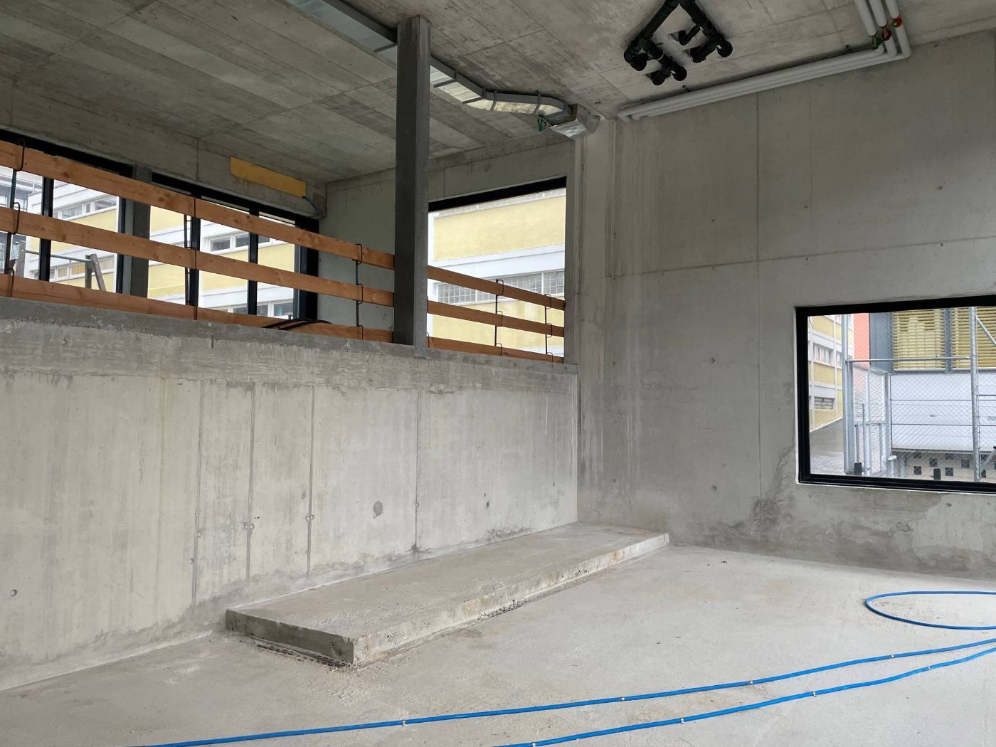 UNIQUE! Attique de 5.5 pièces de 146m2 bénéficiant d&rsquo;un rooftop terrasse de plus de 200m2 avec vue panoramique sur le lac et les Alpes