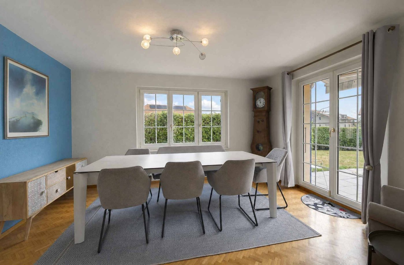 Exclusivité: Maison individuelle de 7.5 pièces               Beau jardin avec piscine