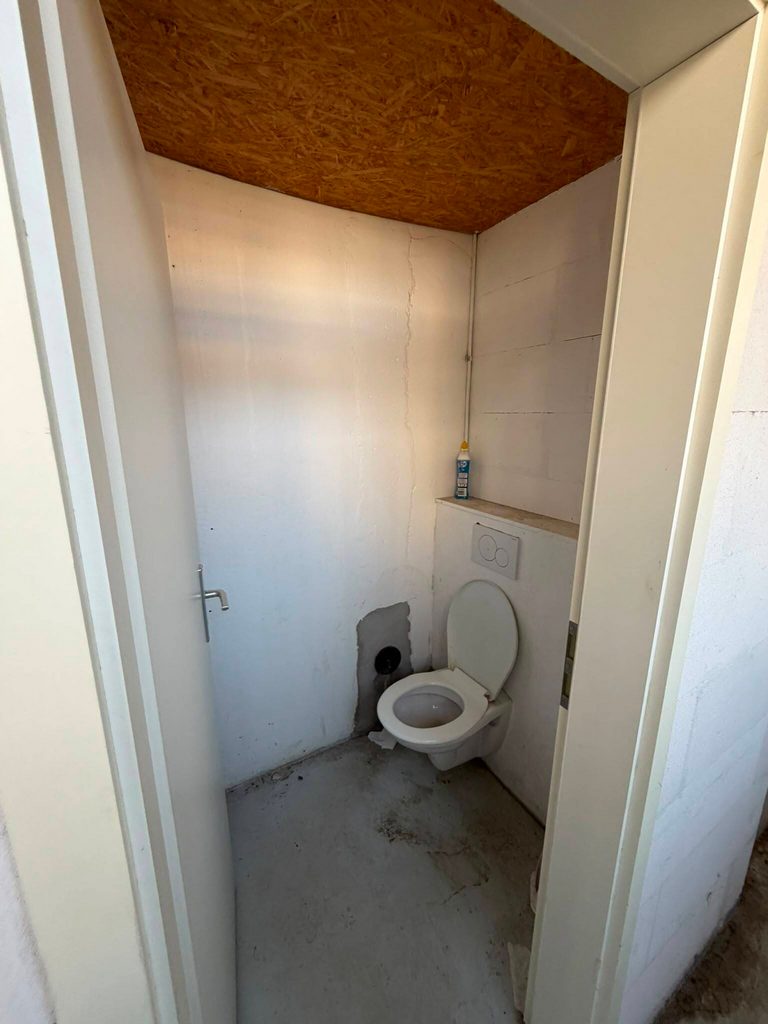 Grand dépôt au rez-de-chaussée à Pully
