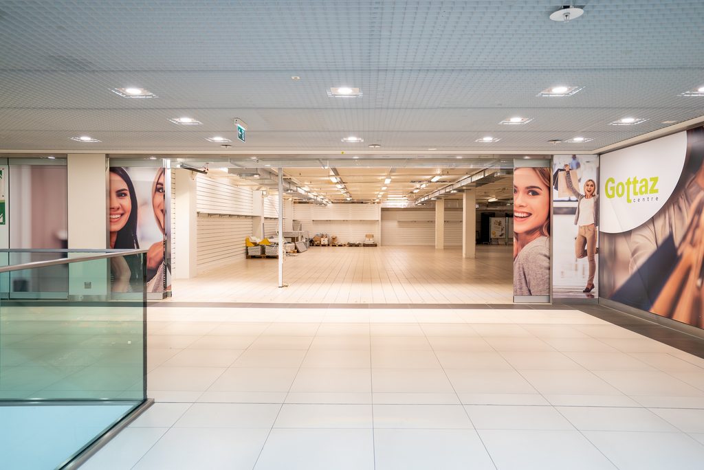 Grande arcade au coeur du centre commercial de la Gottaz à Morges