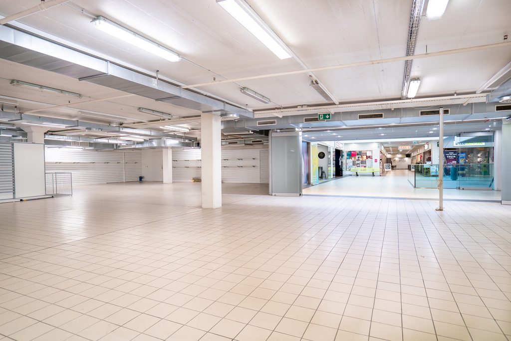 Grande arcade au coeur du centre commercial de la Gottaz à Morges