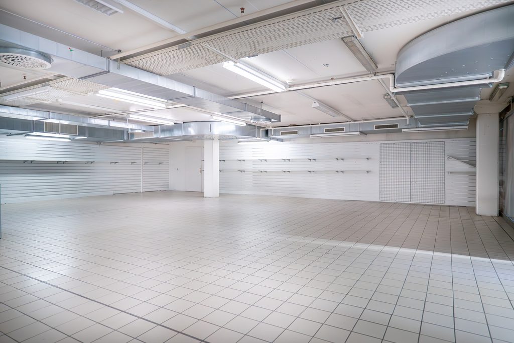 Grande arcade au coeur du centre commercial de la Gottaz à Morges