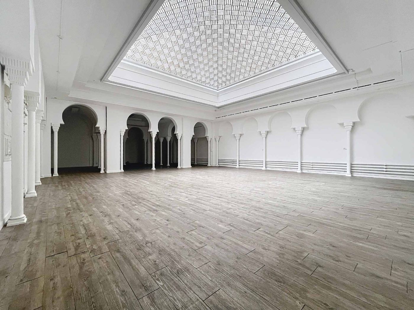 UNIQUE! Attique de 5.5 pièces de 146m2 bénéficiant d&rsquo;un rooftop terrasse de plus de 200m2 avec vue panoramique sur le lac et les Alpes