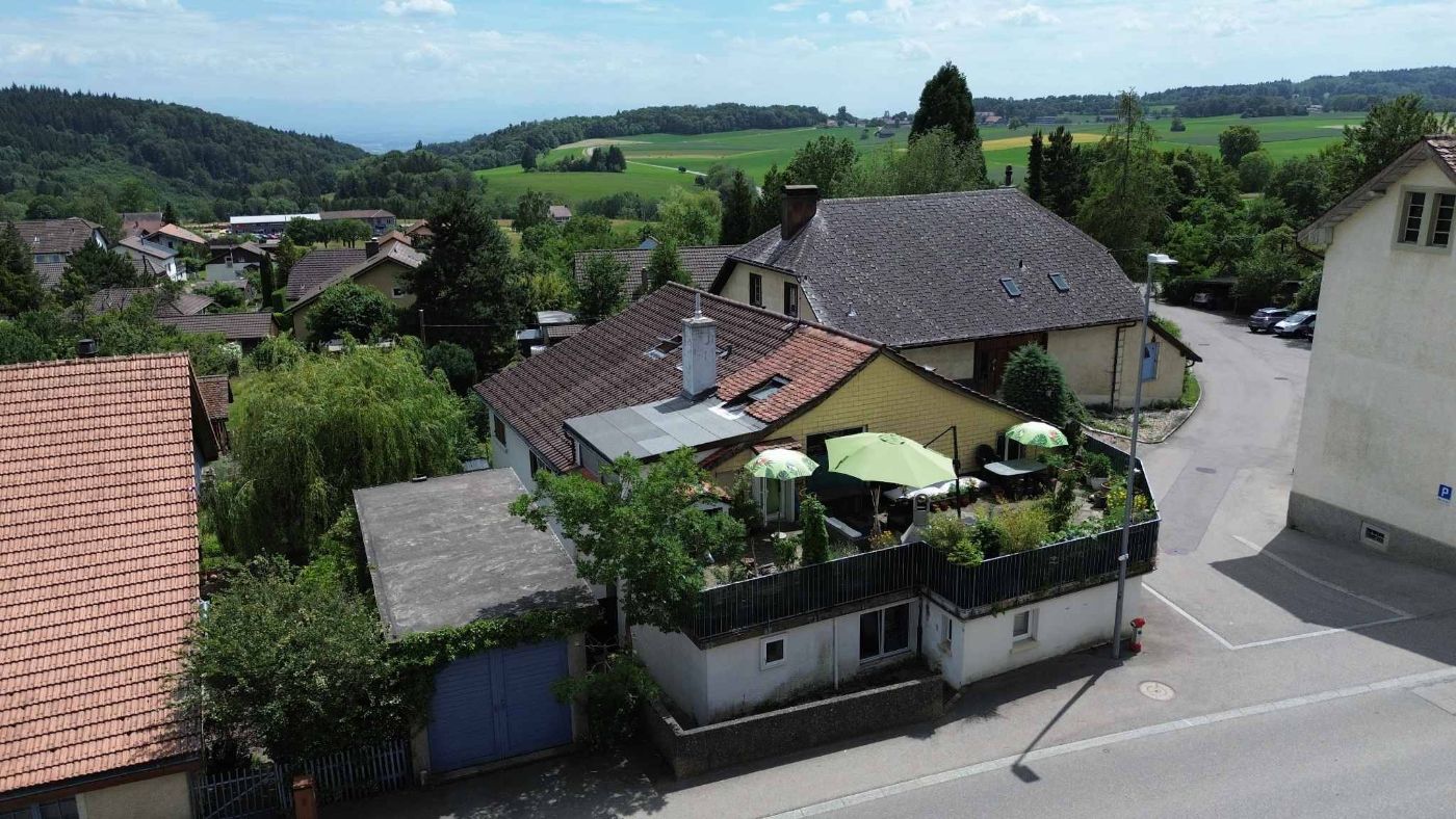 Immeuble à vendre à Lamboing