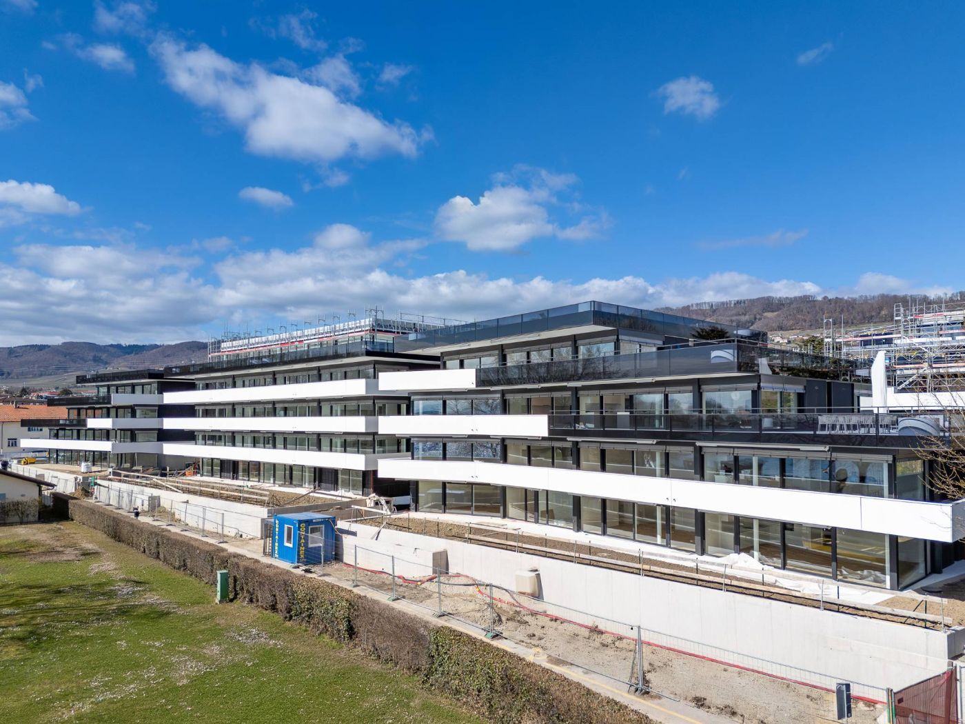 UNIQUE! Attique de 5.5 pièces de 146m2 bénéficiant d&rsquo;un rooftop terrasse de plus de 200m2 avec vue panoramique sur le lac et les Alpes
