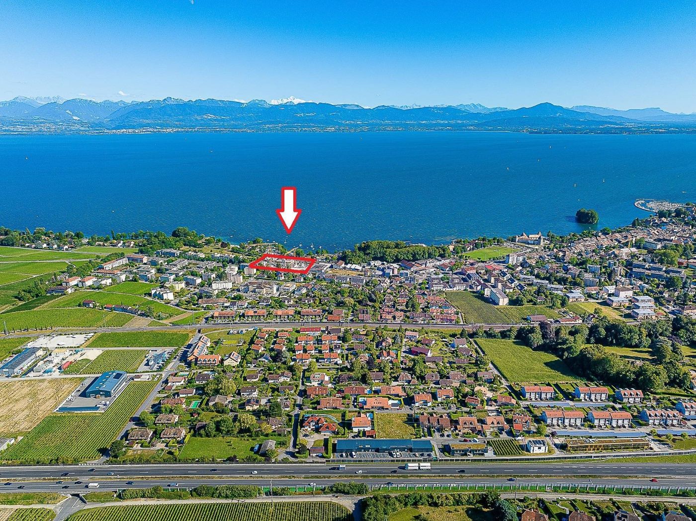 UNIQUE! Attique de 5.5 pièces de 146m2 bénéficiant d&rsquo;un rooftop terrasse de plus de 200m2 avec vue panoramique sur le lac et les Alpes