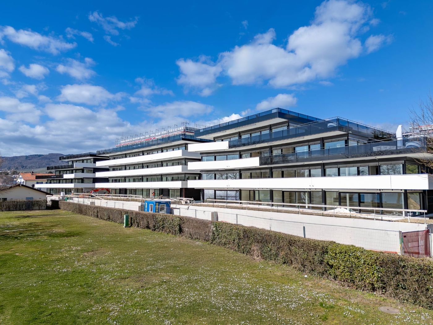 Luxueux 4.5 pièces d&rsquo;angle de 168m2 avec terrasse de 117m2 au 2ème étage