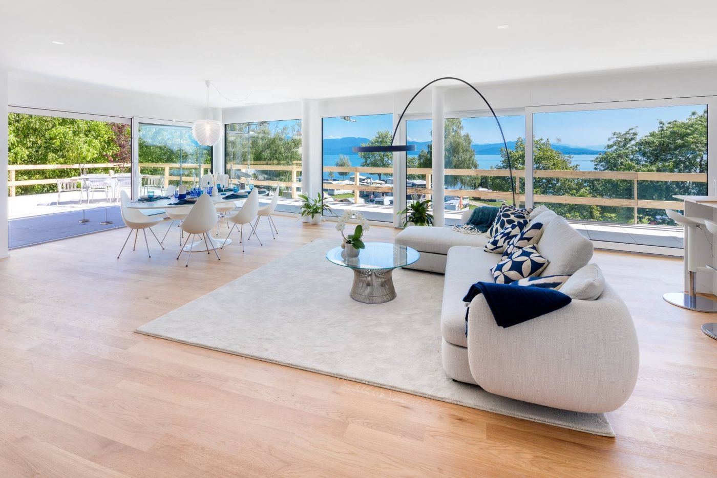 Luxueux 4.5 pièces traversant avec balcon couvert de 76m2 et vue lac