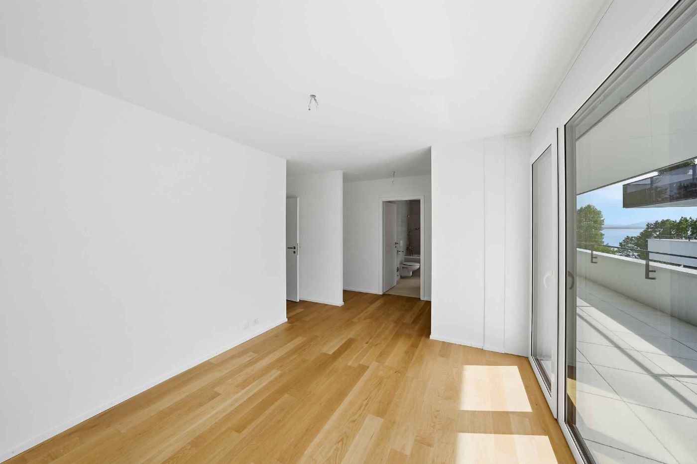 Magnifique appartement neuf de 4,5 pièces avec balcon couvert de 76 m2!
