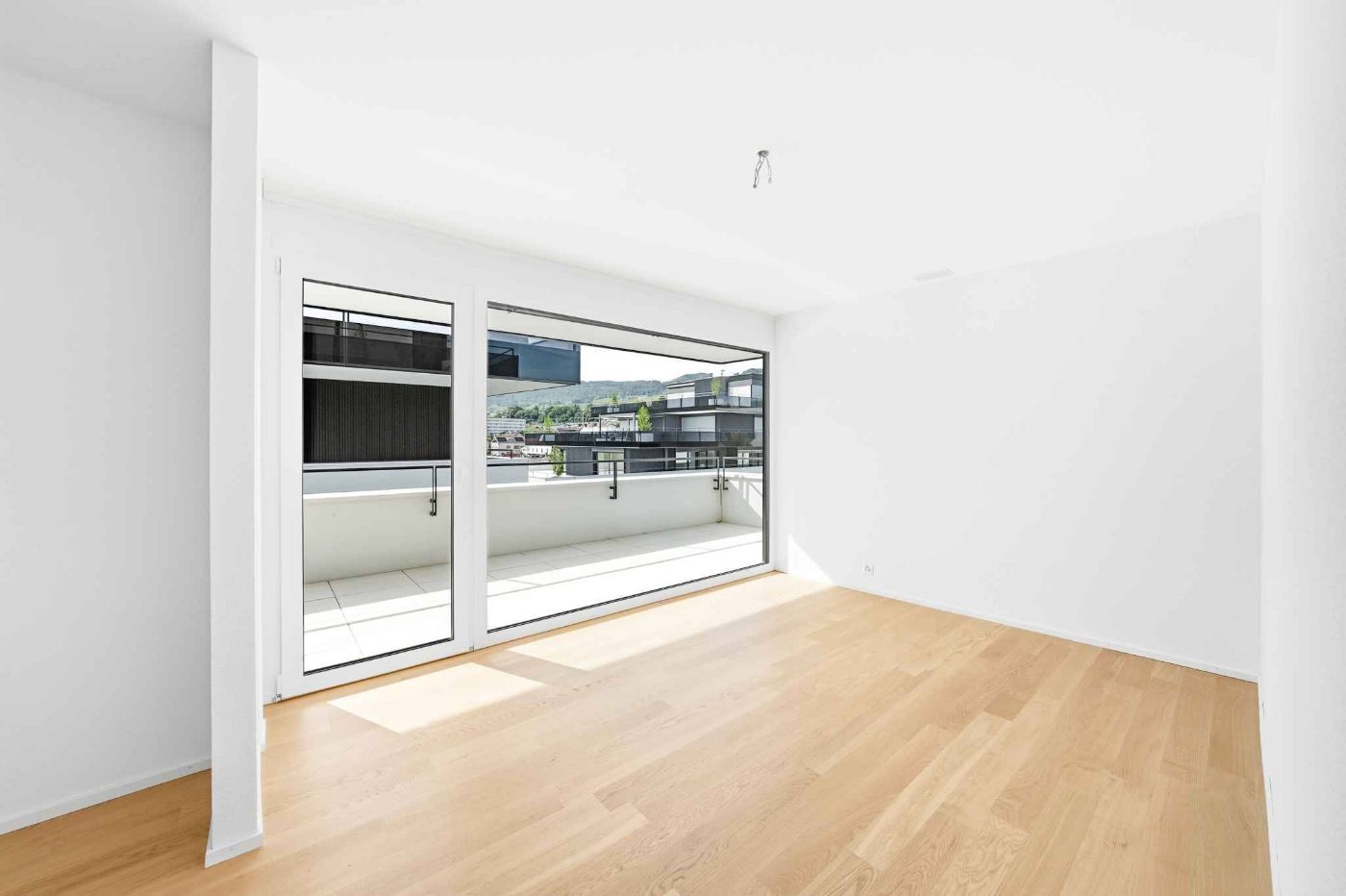 Magnifique appartement neuf de 4,5 pièces avec balcon couvert de 76 m2!