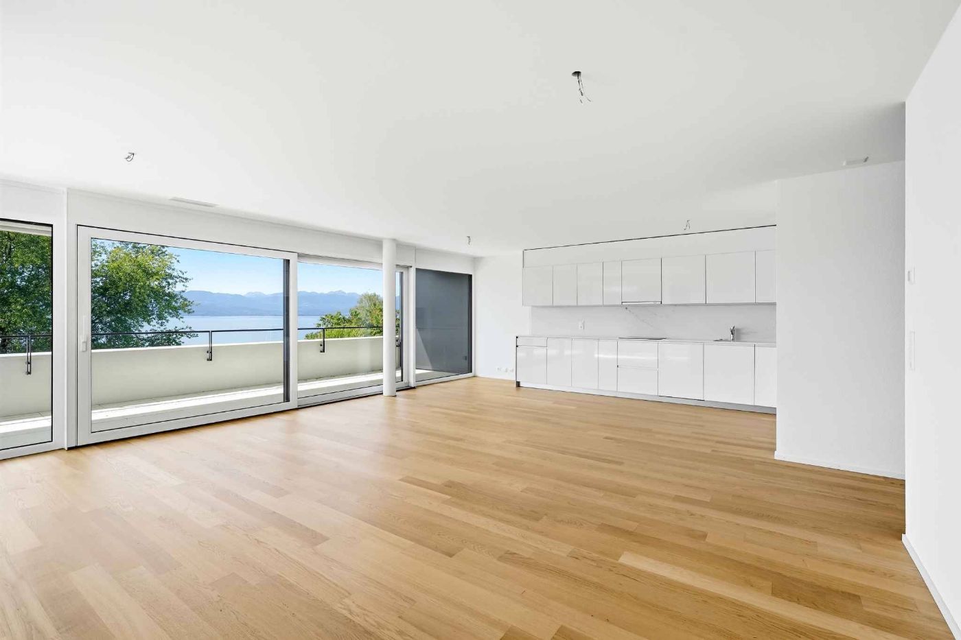 Magnifique appartement neuf de 4,5 pièces avec spacieux balcon couvert de 76 m2!