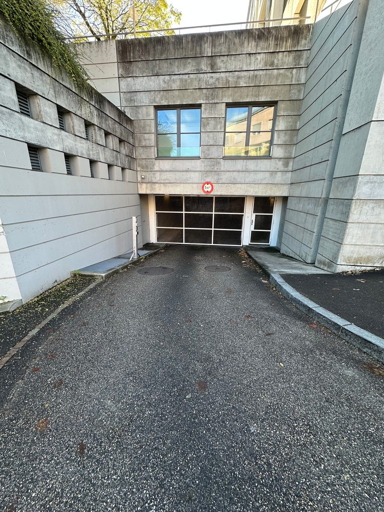 Nyon, parking intérieur proche de la gare
