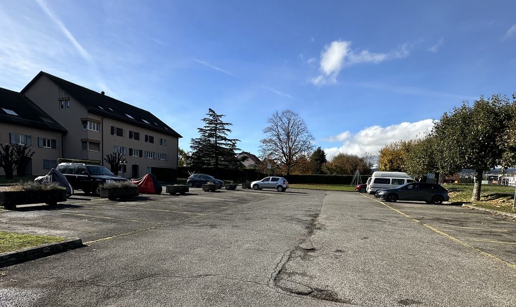 Parking extérieur à Etoy