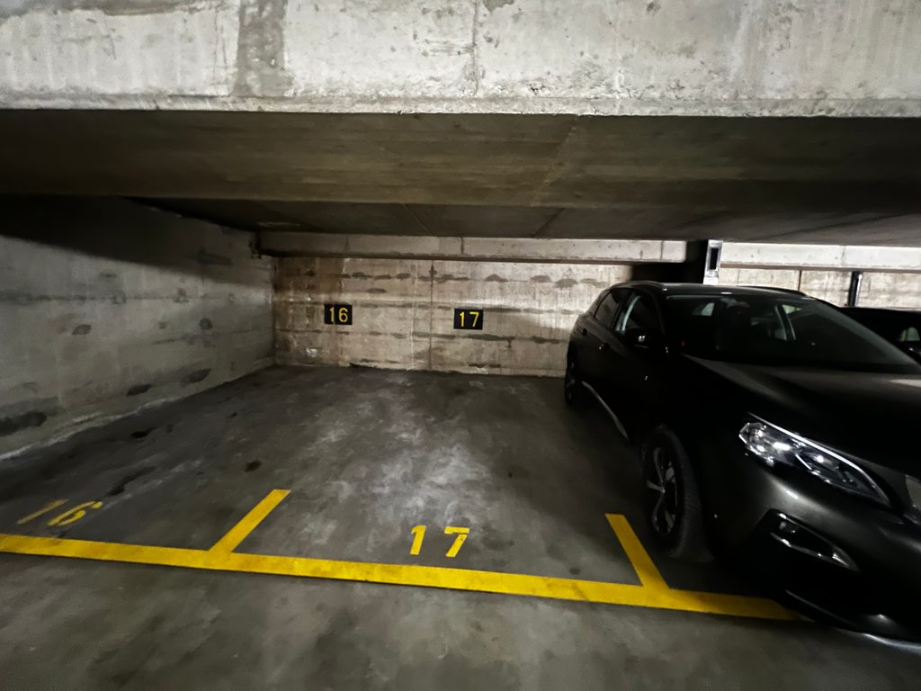 Place de parc intérieure à louer dans les Hauts de Lausanne