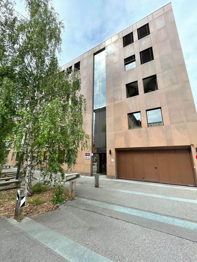 Place de parc intérieure près du quartier de Tivoli à Lausanne