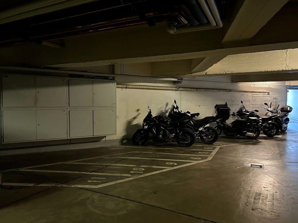 Place de parc moto à louer à Ecublens