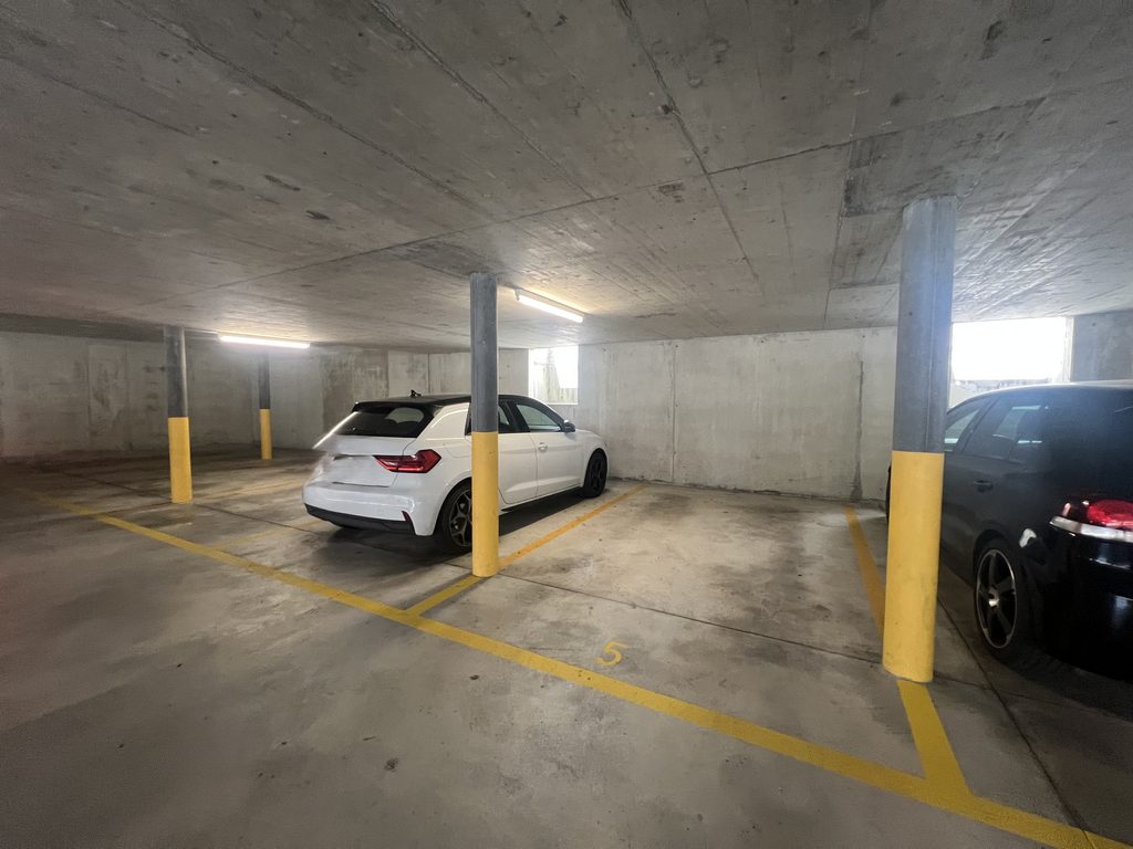 Places de parc intérieures – Penthalaz