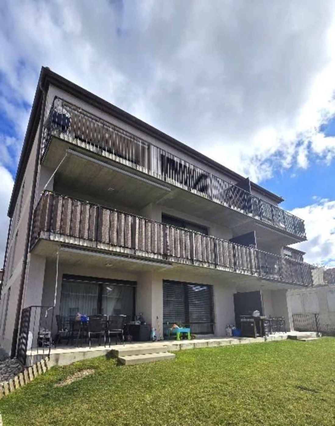 Pour obtenir la notice de vente : rita@bernard-nicod.ch