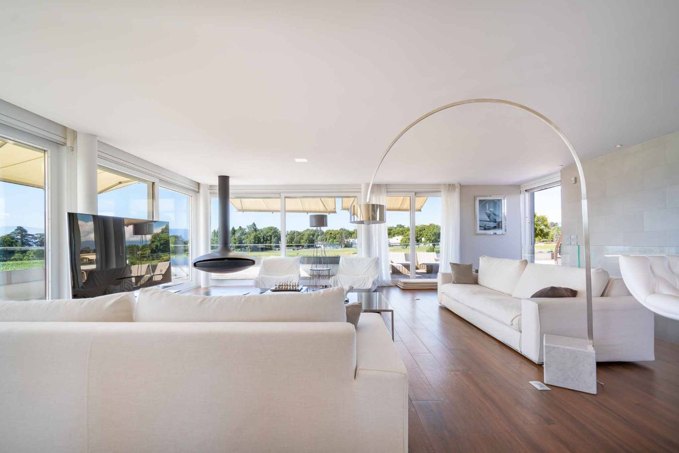 Somptueuse propriété avec piscine et vue panoramique sur le lac