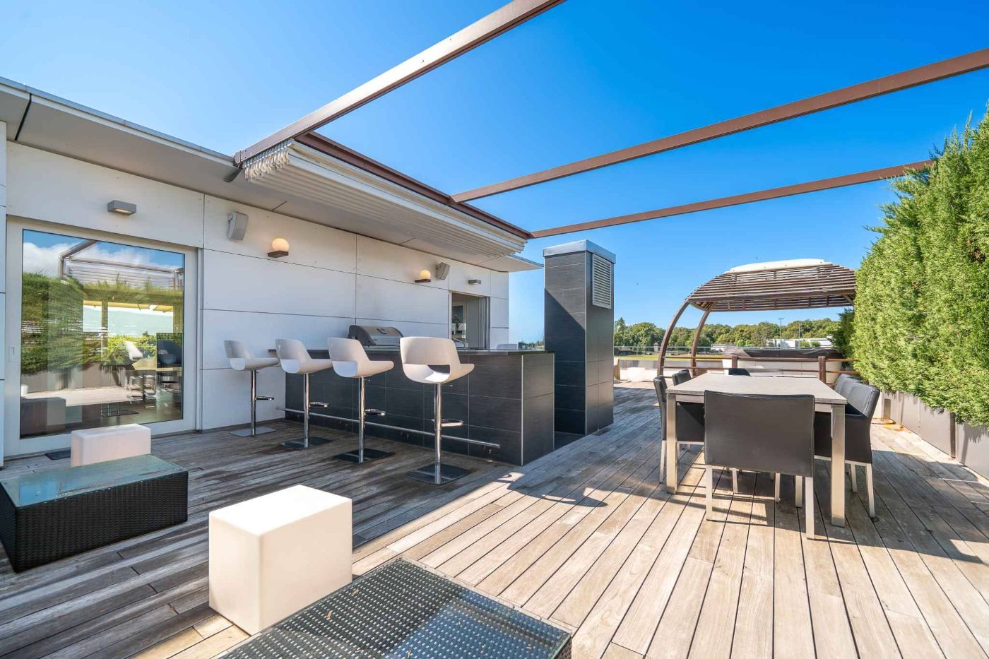 Somptueuse propriété avec piscine et vue panoramique sur le lac