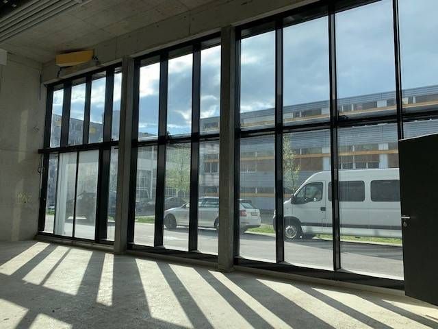 Spacieuse arcade contemporaine de 132 m², adaptée à de multiples activités