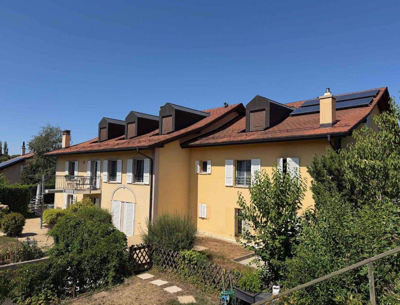 Spacieux attique avec jardin privatif