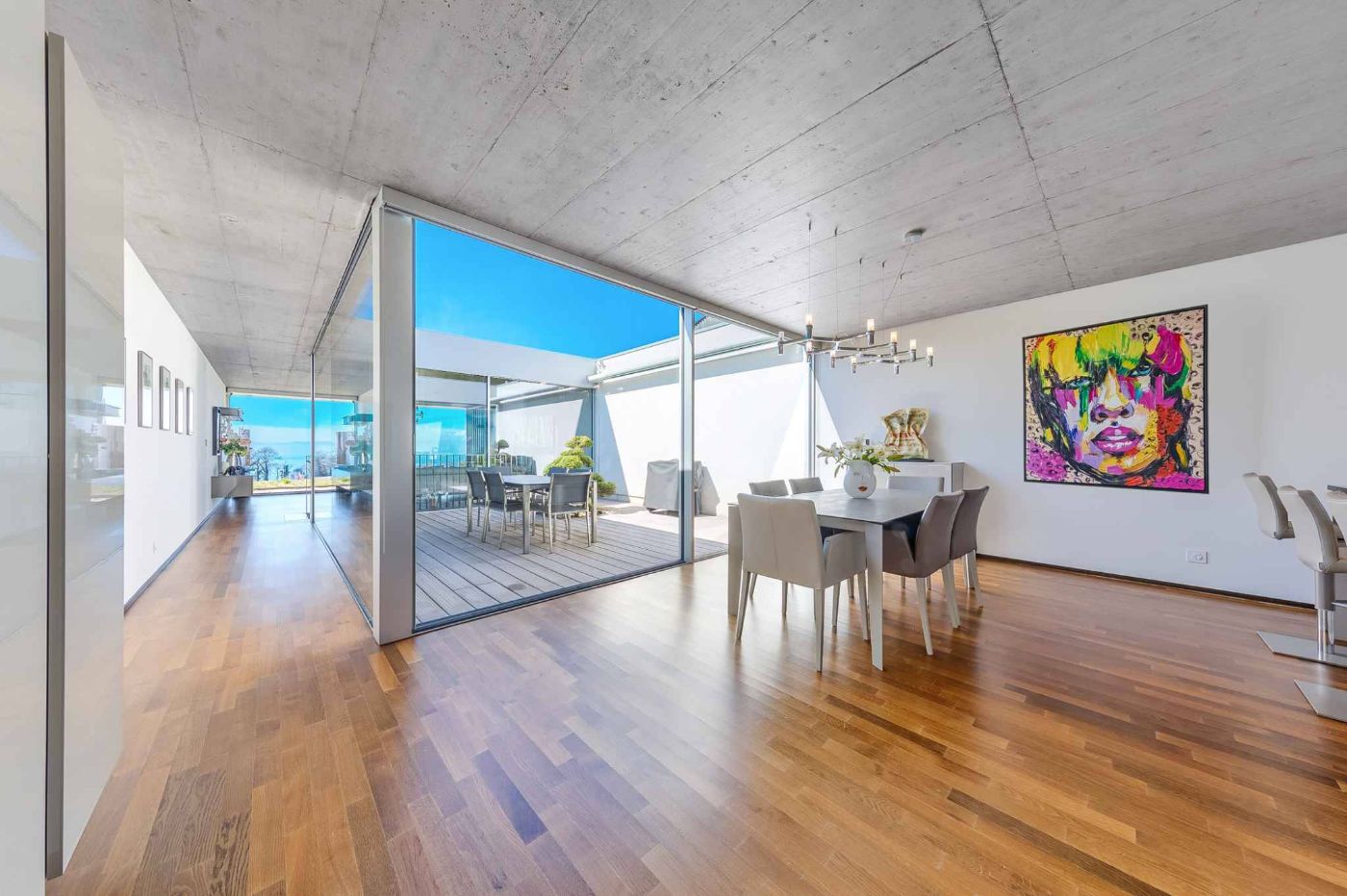 Superbe duplex 5.5 pièces avec patio & terrasse – Vue lac et Alpes