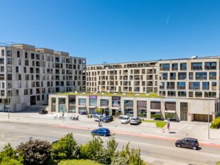 superbe-local-commercial-de-168m2-au-rez-idealemen-1