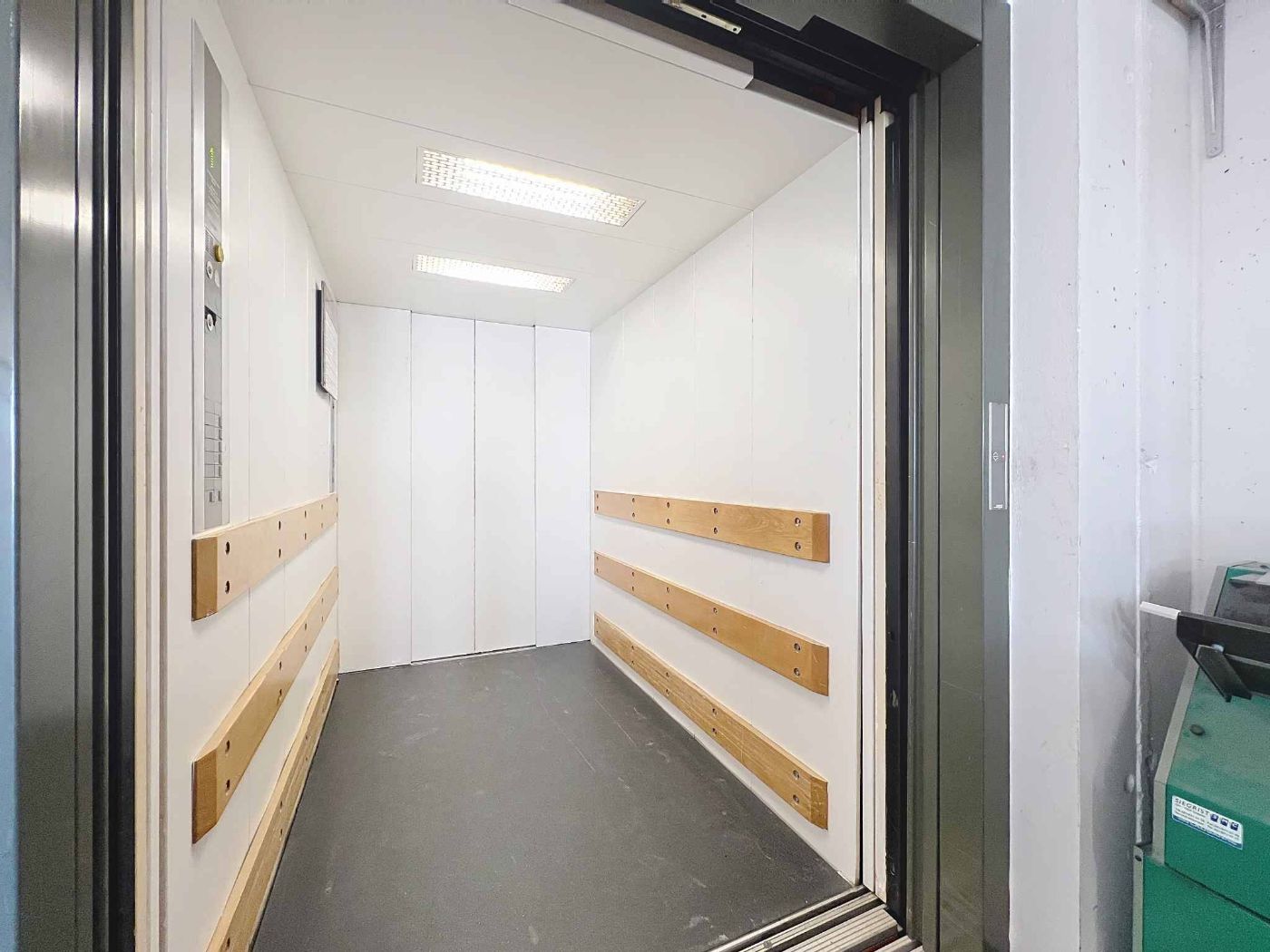 Surface administrative / artisanale de 175 m2