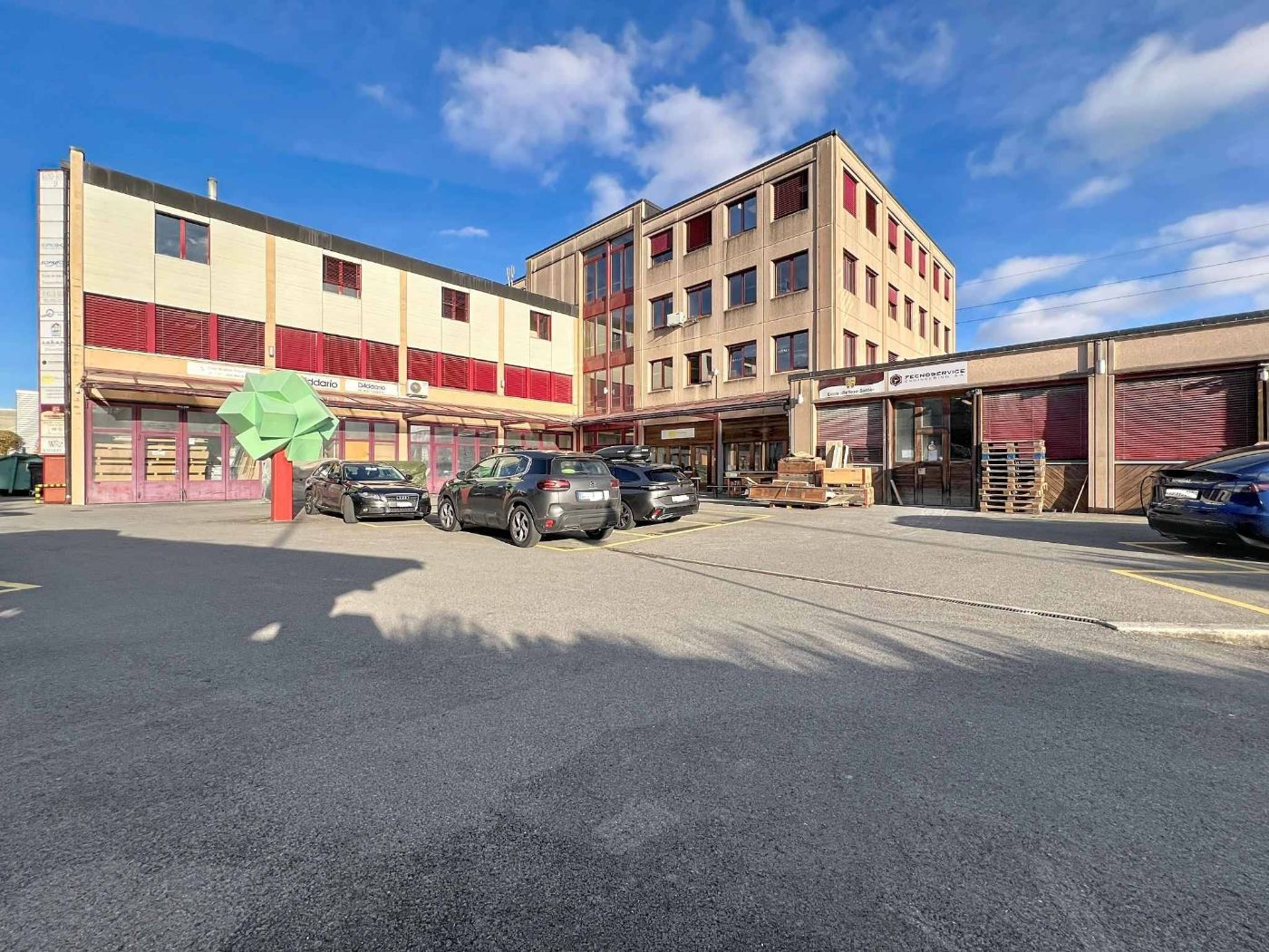 Surface administrative / artisanale de 175 m2
