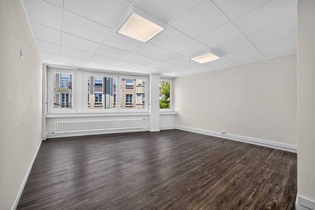 Surface commerciale-Bureau de 100m2