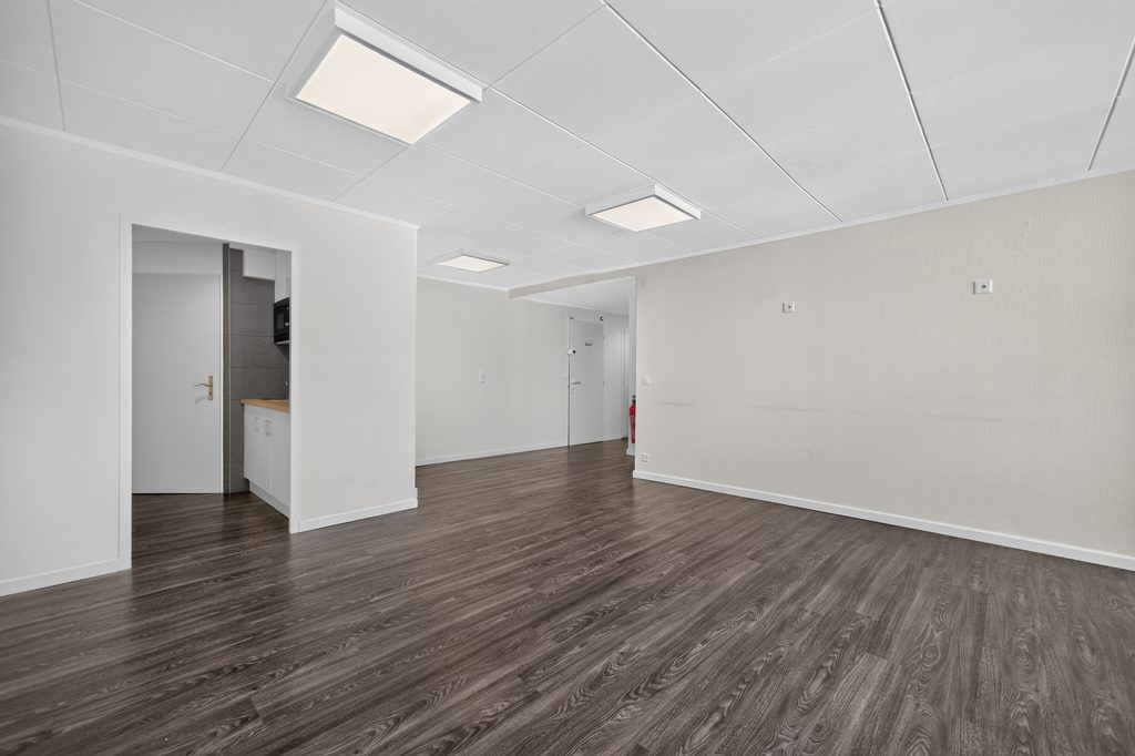Surface commerciale-Bureau de 100m2