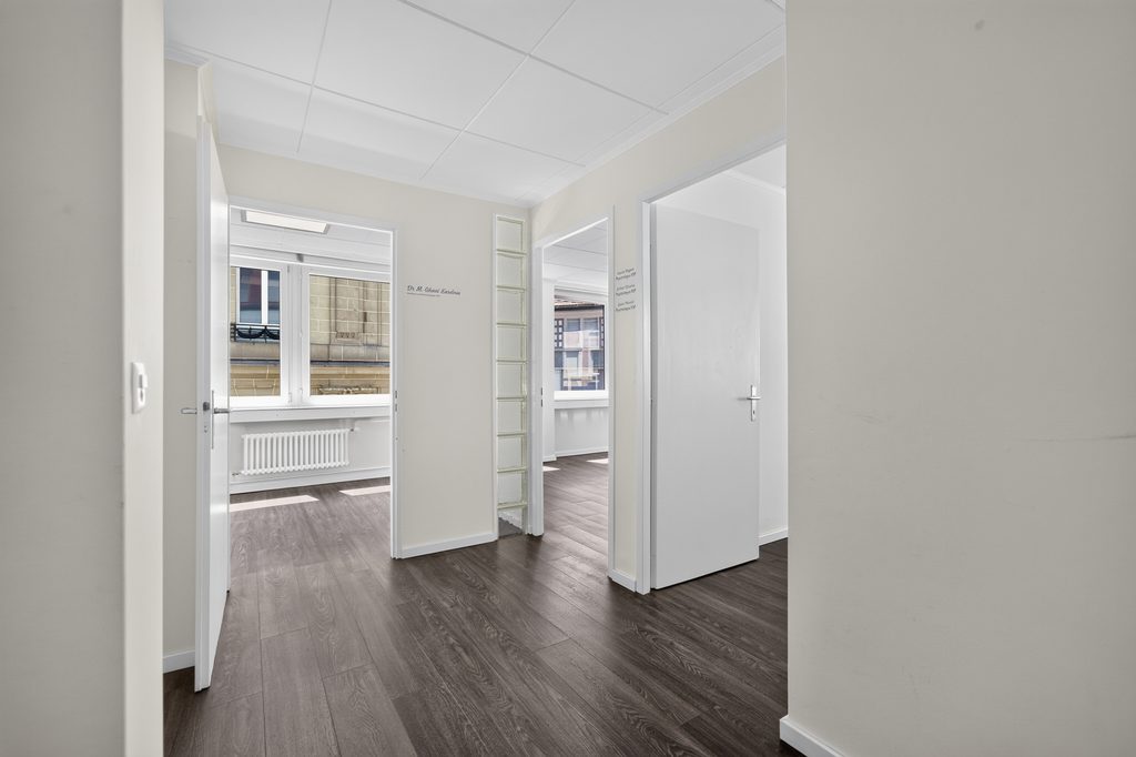 Surface commerciale-Bureau de 100m2