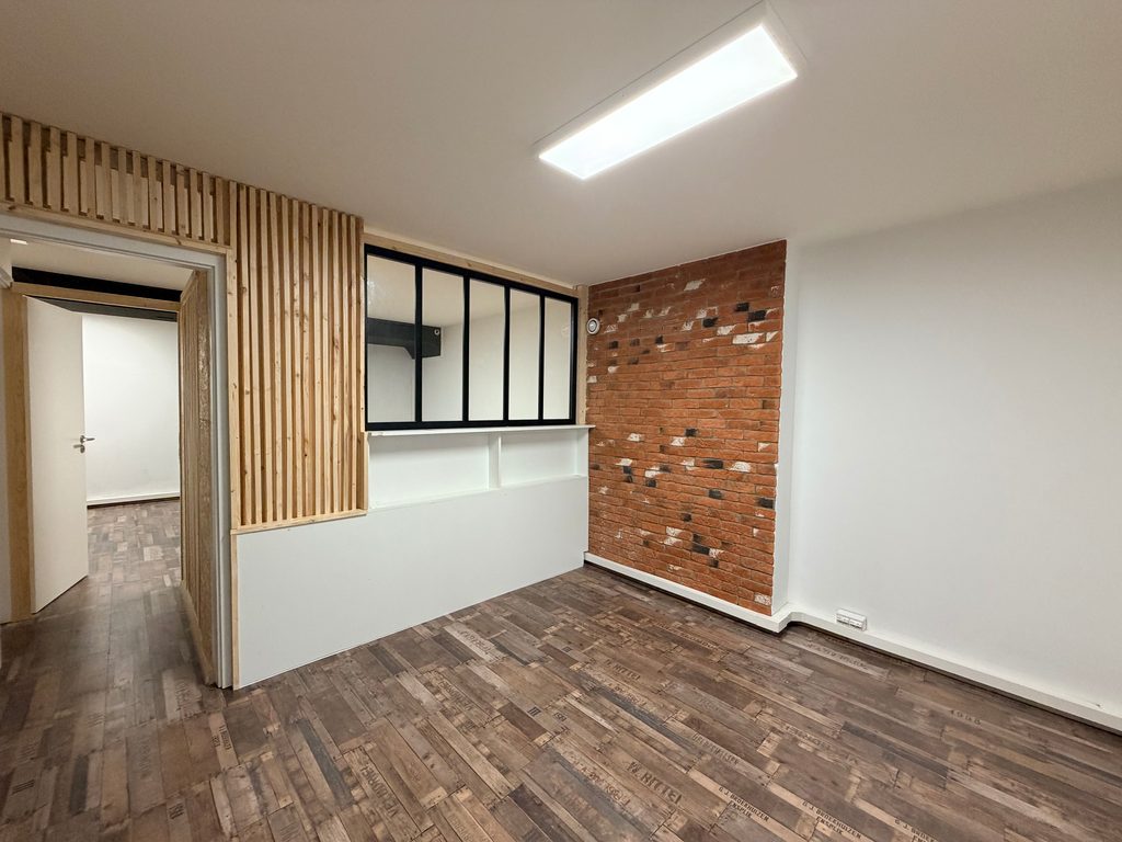Surface d&rsquo;env. 100 m2 au coeur de Montreux – Alpes 29