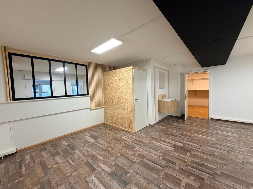 Surface d&rsquo;env. 100 m2 au coeur de Montreux – Alpes 29
